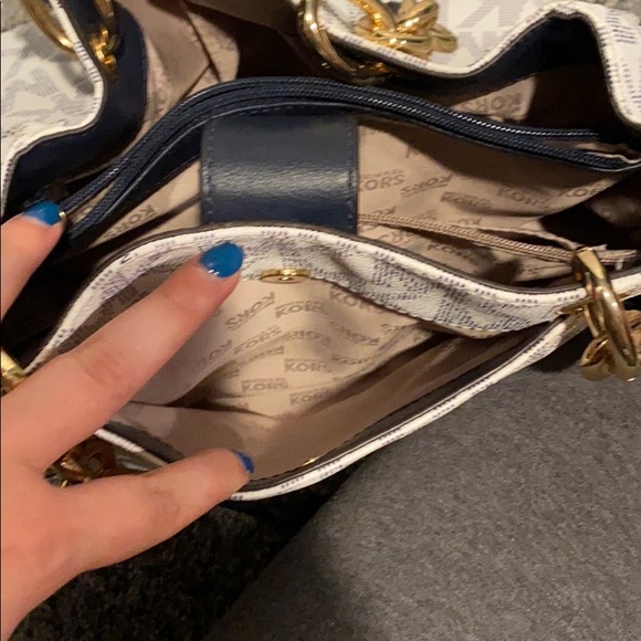 Michael Kors handbag - Picture 6 of 13